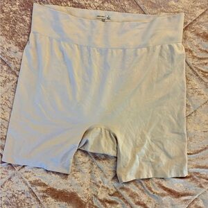 NWOT Torrid Curve Beige No Rub Short Size 3